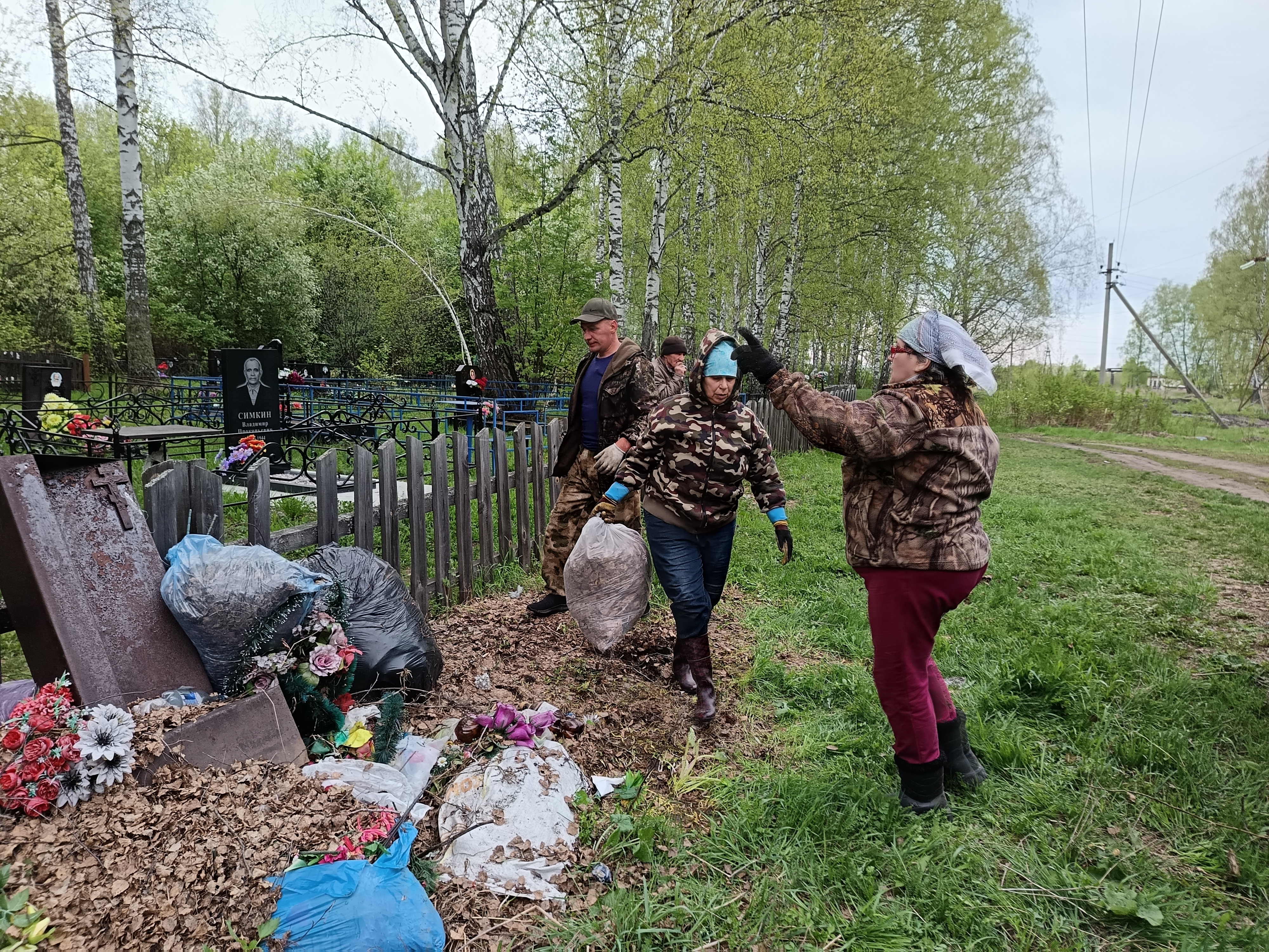 В селе Вороново прошла ежегодная акция по уборке кладбища! В селе Вороново прошла ежегодная акция по уборке кладбища!.